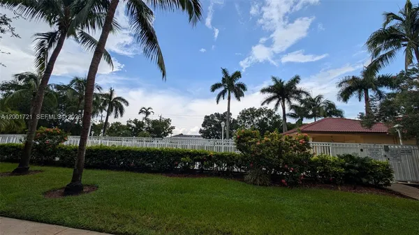 $3,850 | 213 East Forest Oak Circle, Unit 213, Davie, FL 33325