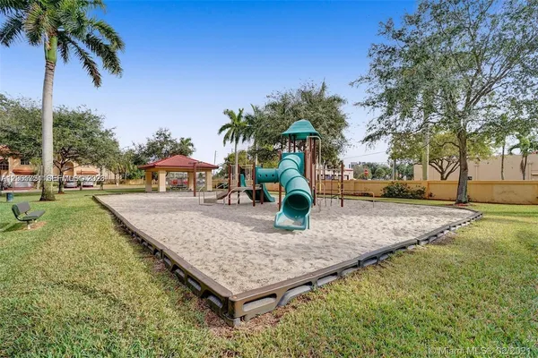 $3,850 | 213 East Forest Oak Circle, Unit 213, Davie, FL 33325