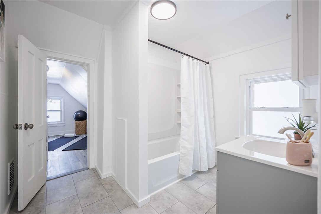 176 Caroline Street Rochester, NY 14620 - Photo 31 of 43