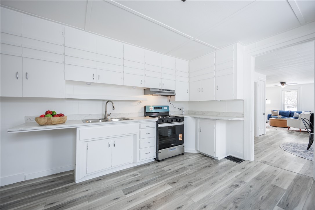 176 Caroline Street Rochester, NY 14620 - Photo 7 of 43