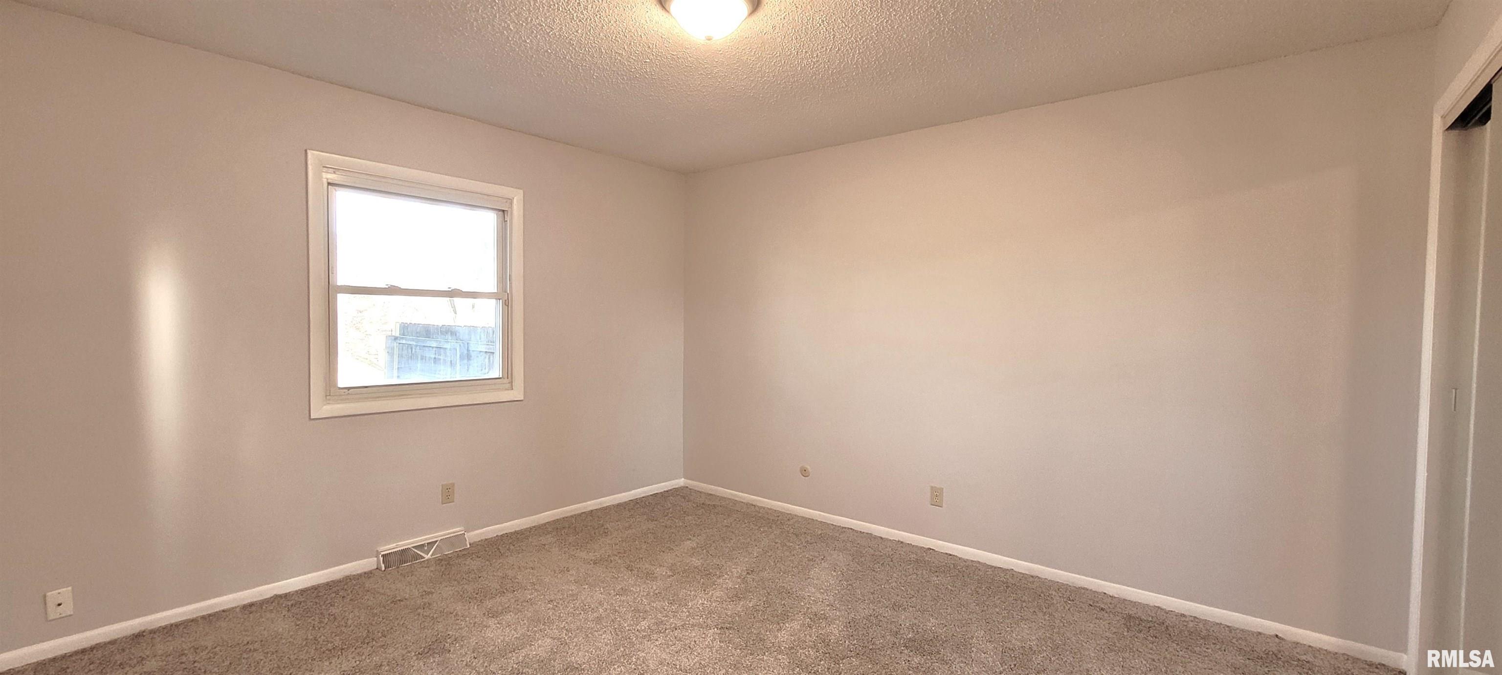 2437 Delaware Drive Springfield, IL 62702 - Photo 17 of 35