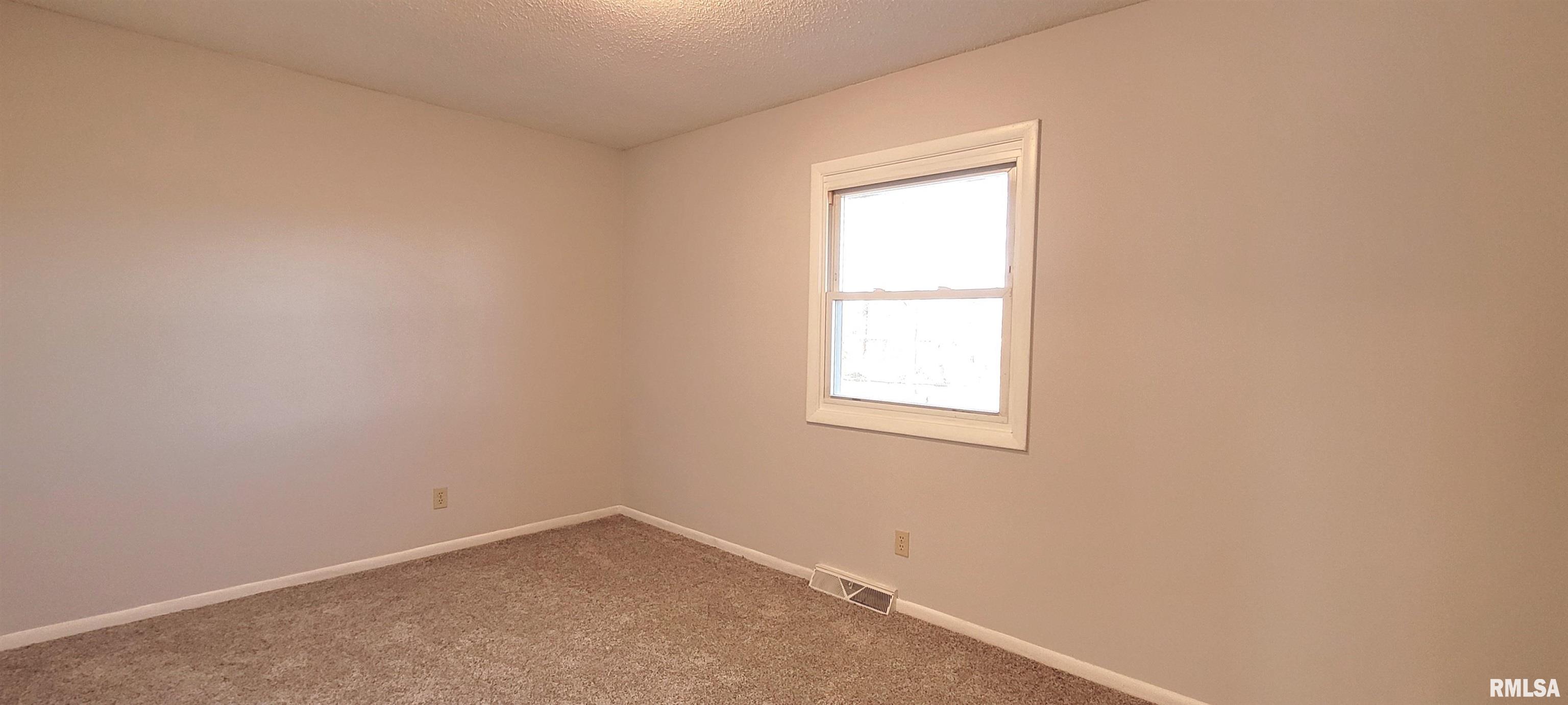 2437 Delaware Drive Springfield, IL 62702 - Photo 23 of 35