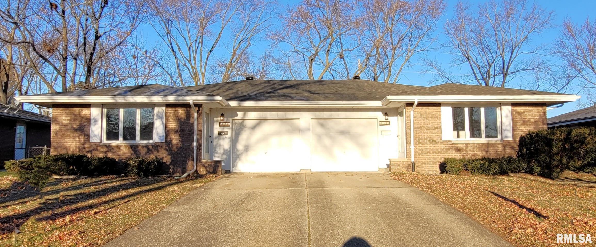 2437 Delaware Drive Springfield, IL 62702 - Photo 3 of 35