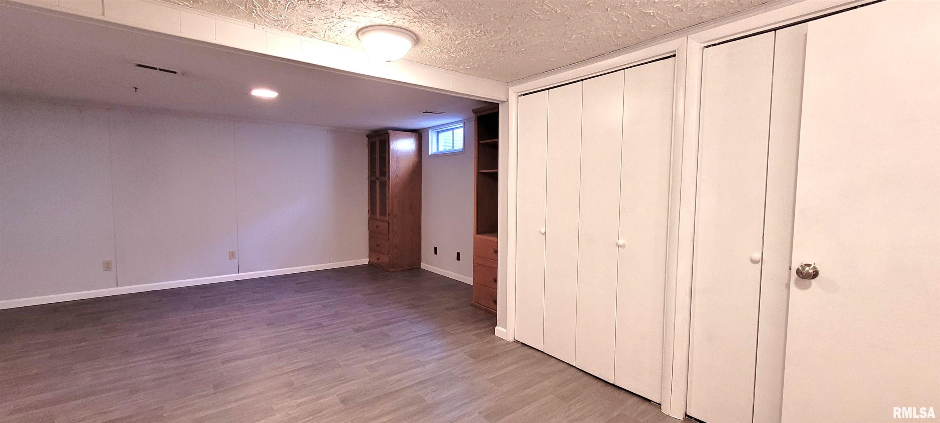 2437 Delaware Drive Springfield, IL 62702 - Photo 32 of 35
