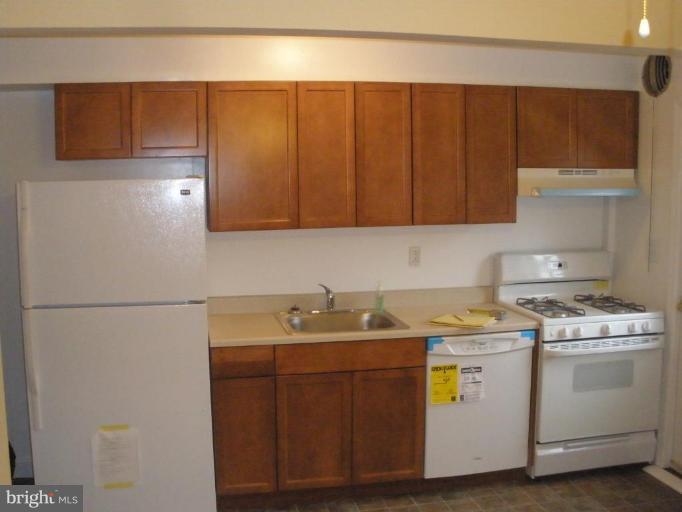 6932 Broening Road Dundalk, MD 21222 - Photo 2 of 14 Kitchen