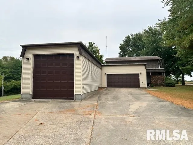 $219,900 | 2 Springwater Drive, Jacksonville, IL 62650
