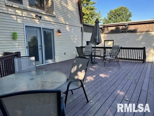 $219,900 | 2 Springwater Drive, Jacksonville, IL 62650