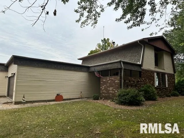 $219,900 | 2 Springwater Drive, Jacksonville, IL 62650