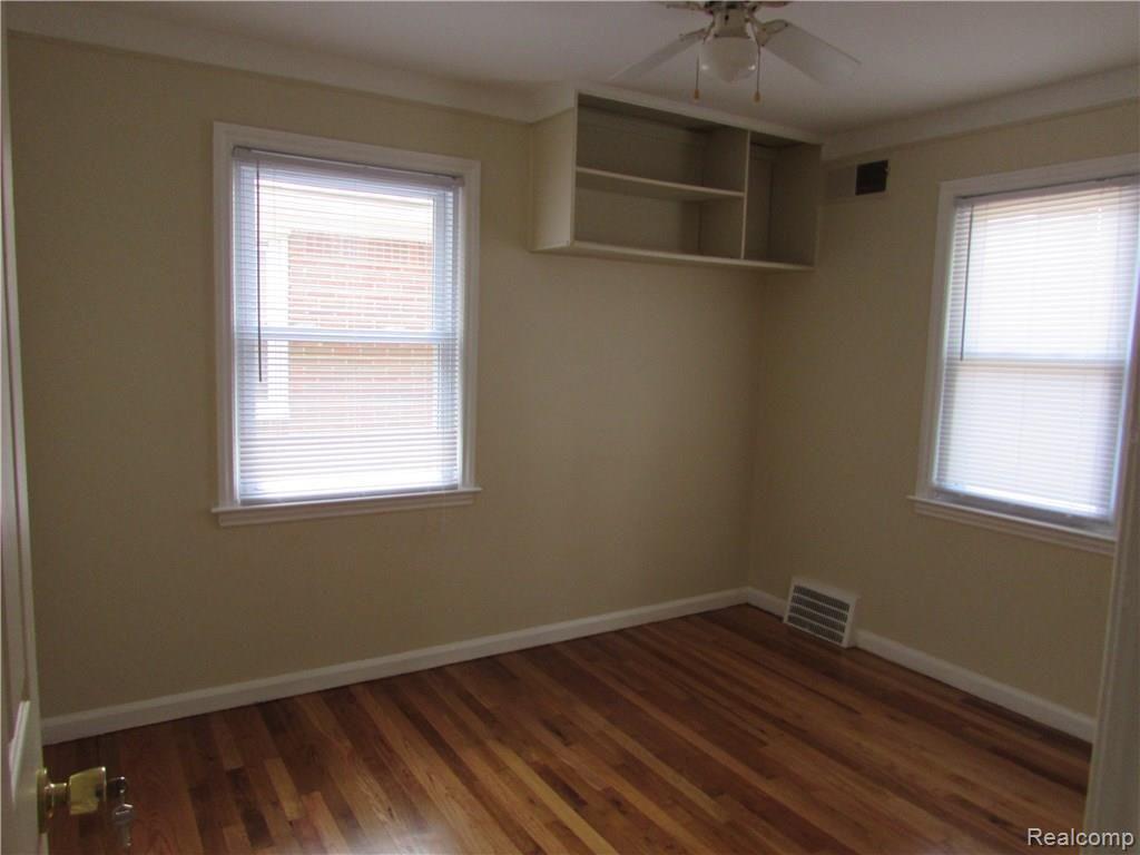 1861 Mildred Street Dearborn, MI 48128 - Photo 10 of 17 042.JPG