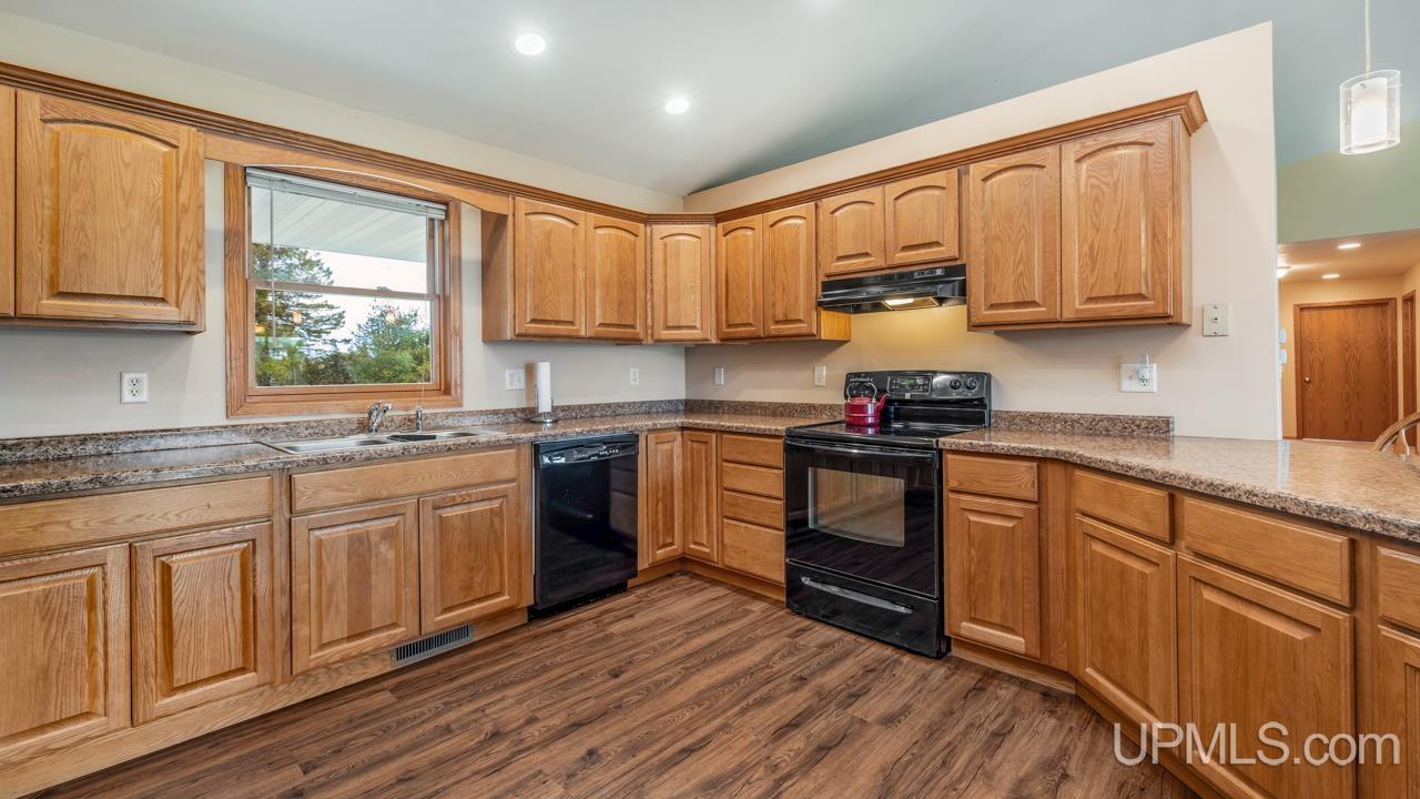 6230 East 5th Road Bark River, MI 49807 - Photo 13 of 48