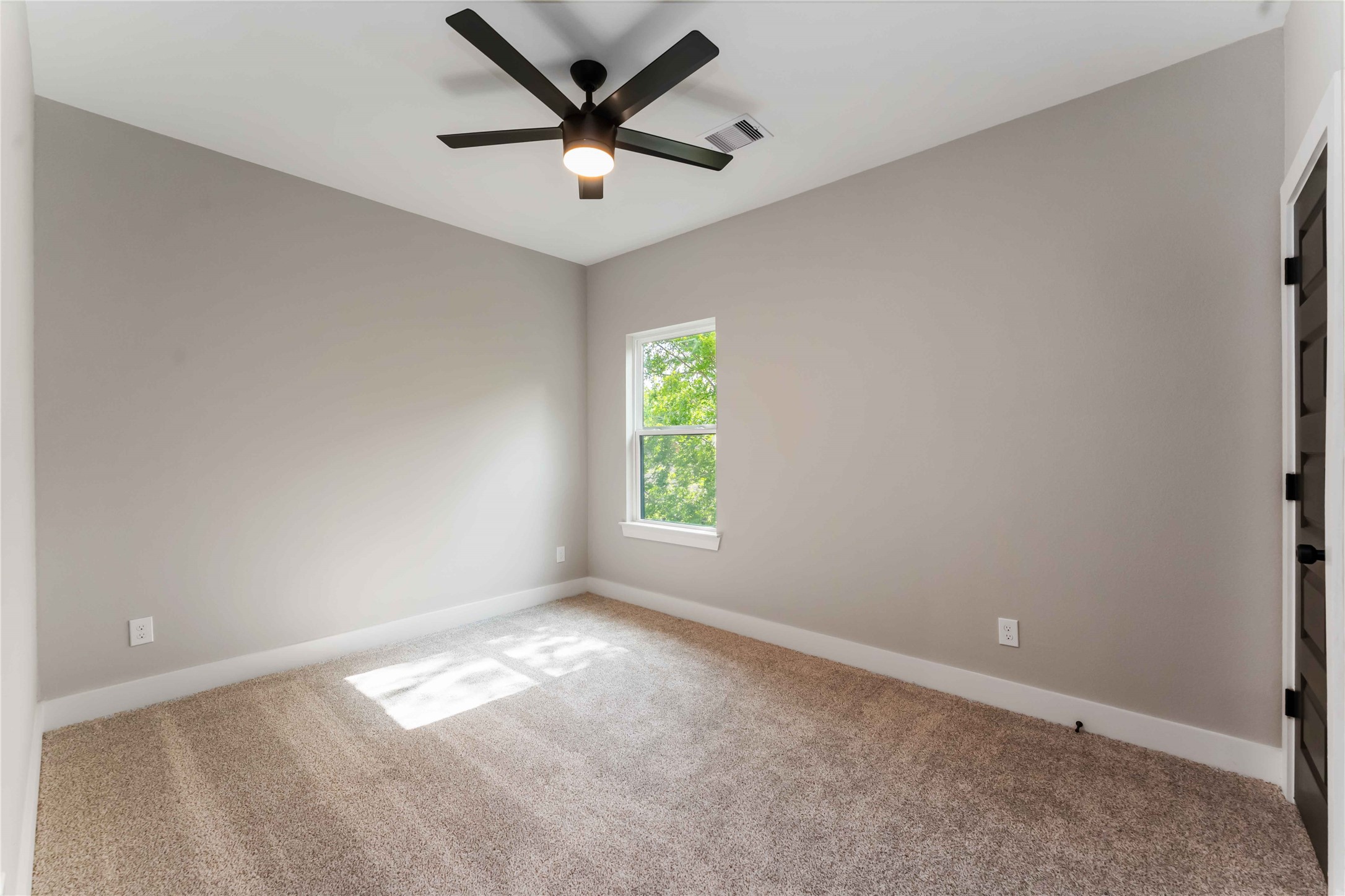 4201 Mallow Street Houston, TX 77051 - Photo 15 of 23 an empty room with window and ceiling fan