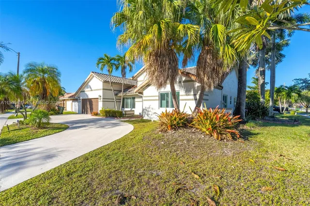 $845,000 | 1092 Northwest 162nd Avenue, Pembroke Pines, FL 33028