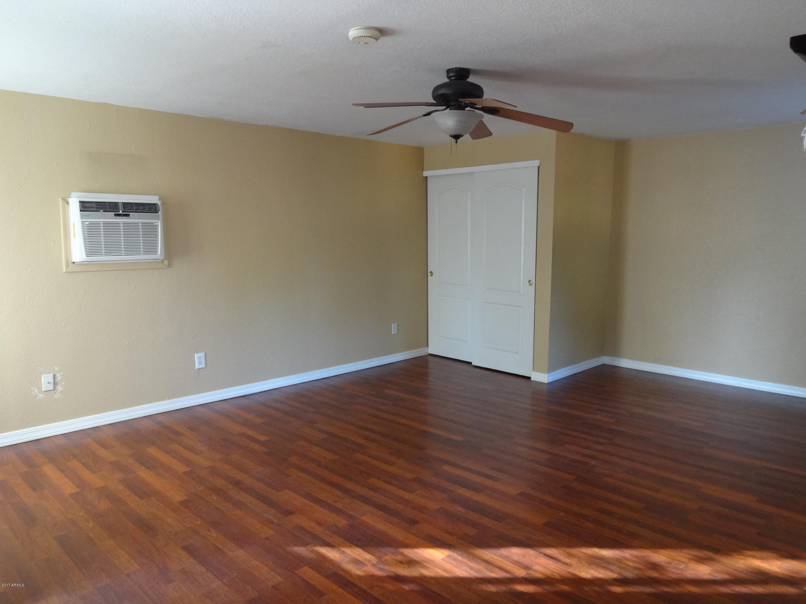 1906 East Roma Avenue Phoenix, AZ 85016 - Photo 16 of 21 Guest House Great Room