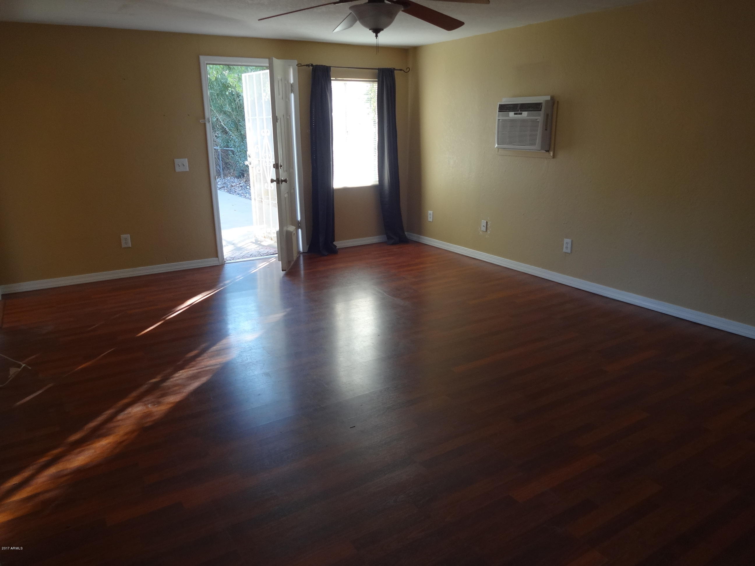 1906 East Roma Avenue Phoenix, AZ 85016 - Photo 17 of 21 Guest House Great Room