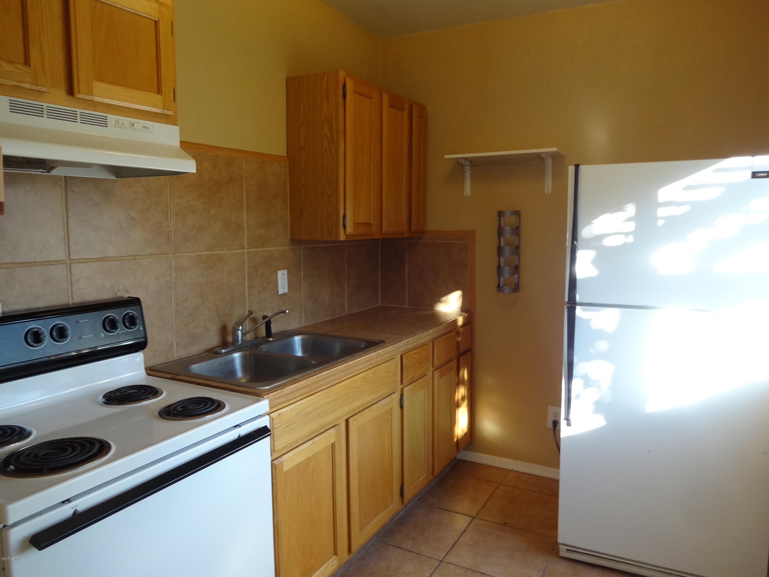 1906 East Roma Avenue Phoenix, AZ 85016 - Photo 18 of 21 Guest House Kitchen