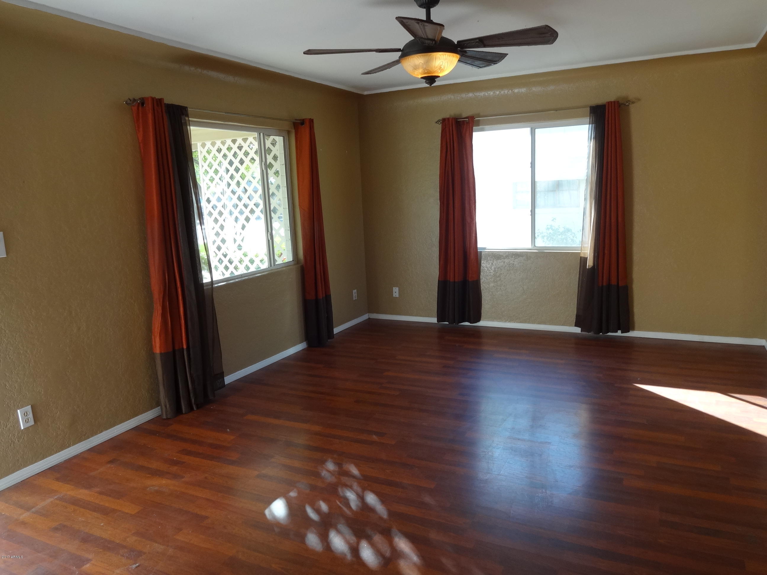 1906 East Roma Avenue Phoenix, AZ 85016 - Photo 5 of 21 Main House Living Room