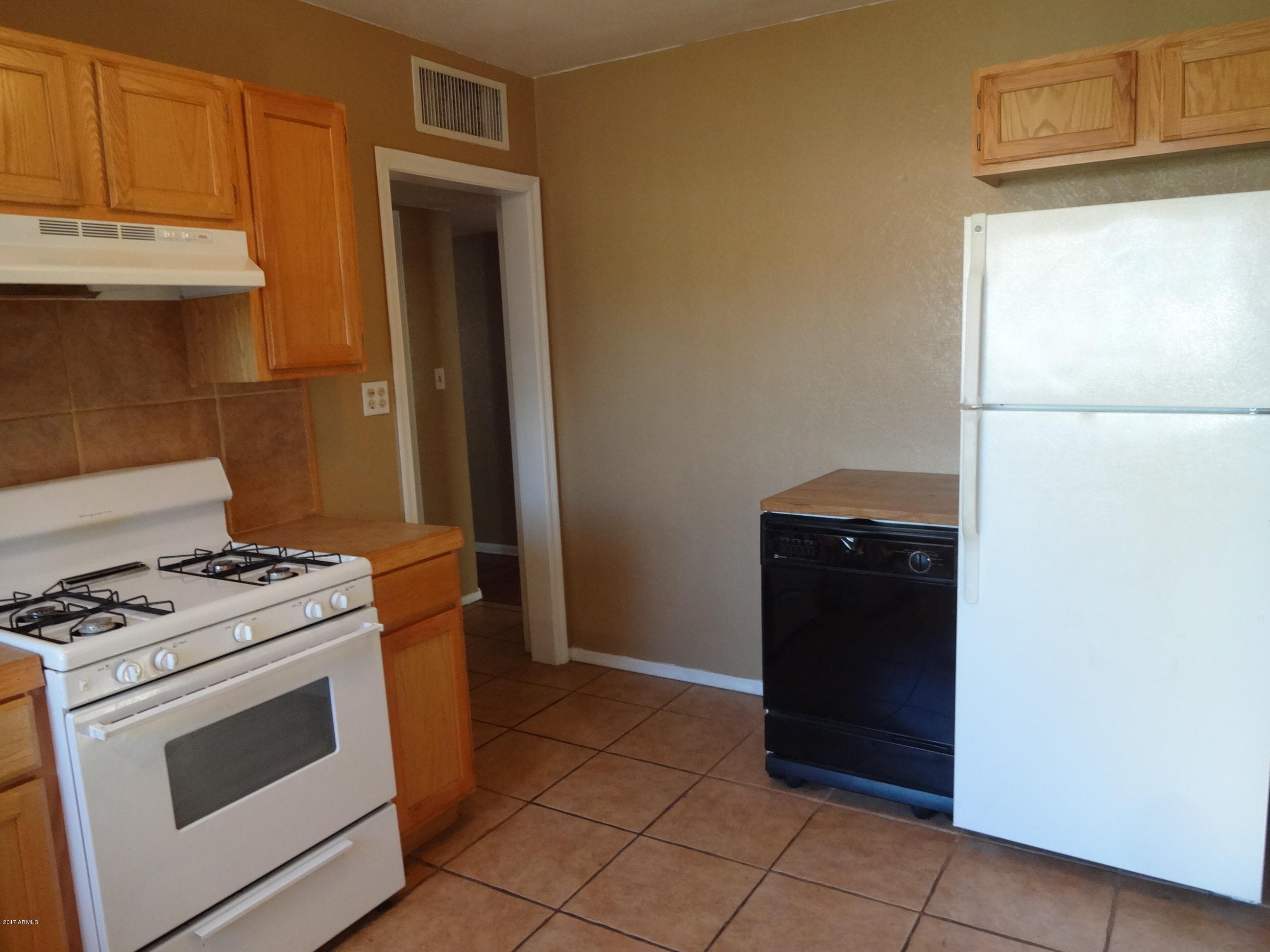 1906 East Roma Avenue Phoenix, AZ 85016 - Photo 8 of 21 Main House Kitchen