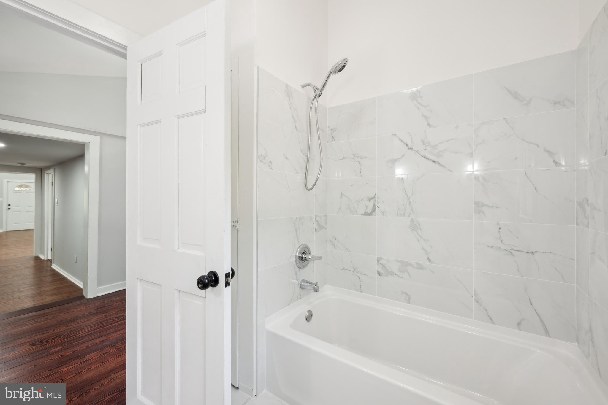47 Lakeview Drive Tabernacle, NJ 08088 - Photo 15 of 25 a bathroom with a bathtub