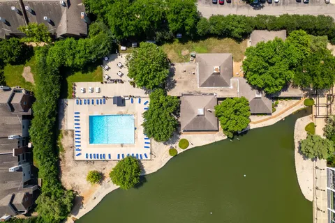 $200,000 | 2015 South Finley Road, Unit 302, Lombard, IL 60148