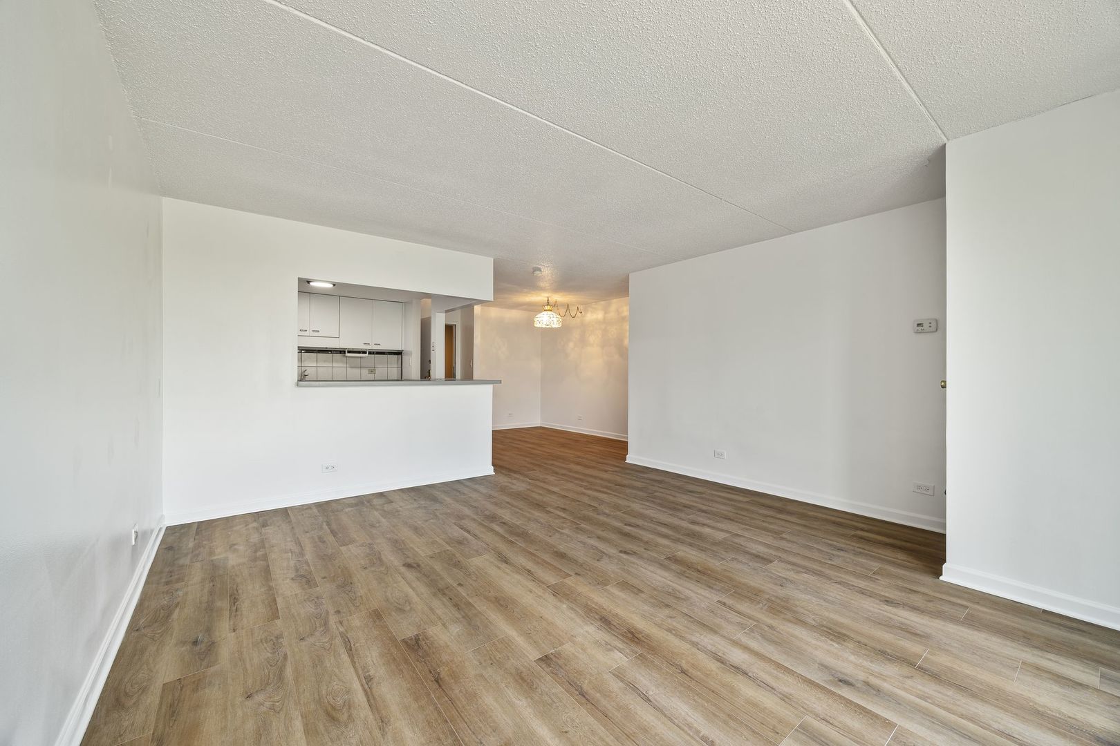 2015 South Finley Road, Unit 302 Lombard, IL 60148 - Photo 3 of 20