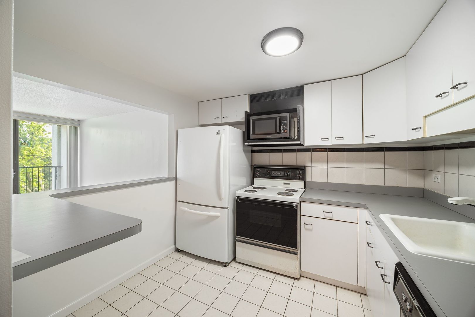 2015 South Finley Road, Unit 302 Lombard, IL 60148 - Photo 5 of 20