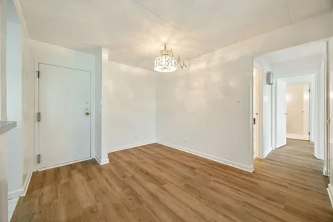 $200,000 | 2015 South Finley Road, Unit 302, Lombard, IL 60148