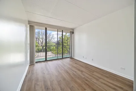 $200,000 | 2015 South Finley Road, Unit 302, Lombard, IL 60148