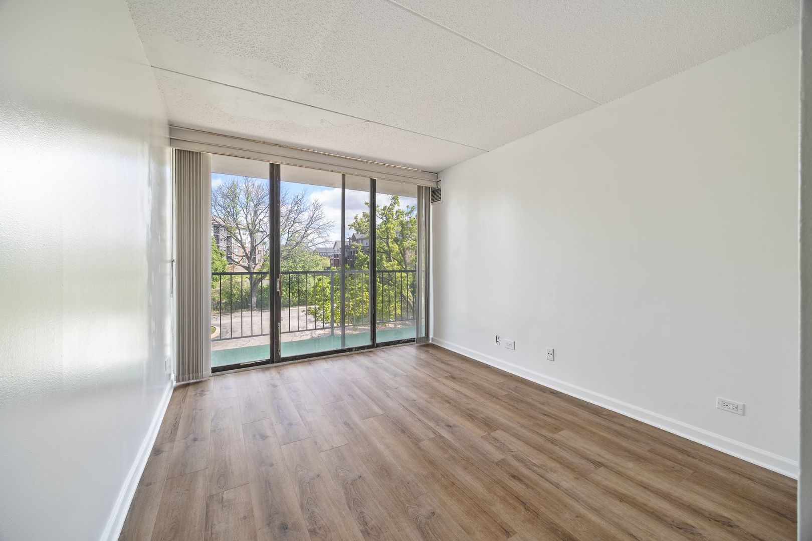 2015 South Finley Road, Unit 302 Lombard, IL 60148 - Photo 7 of 20