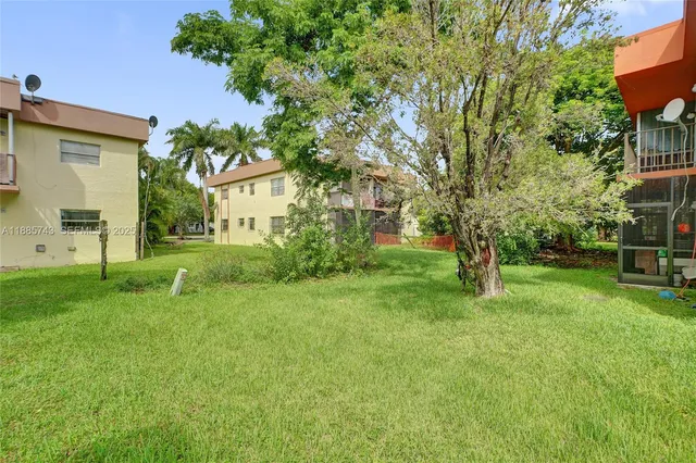 a view of a house with a backyard