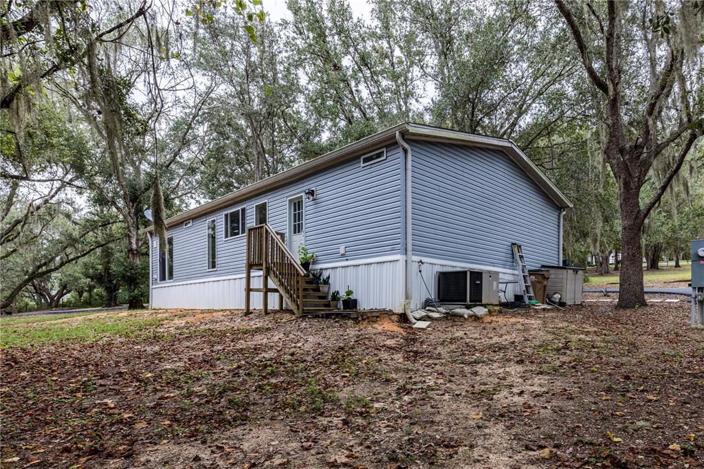 10135 North Em En El Grove Road Leesburg, FL 34788 - Photo 15 of 54 a house view with a outdoor space