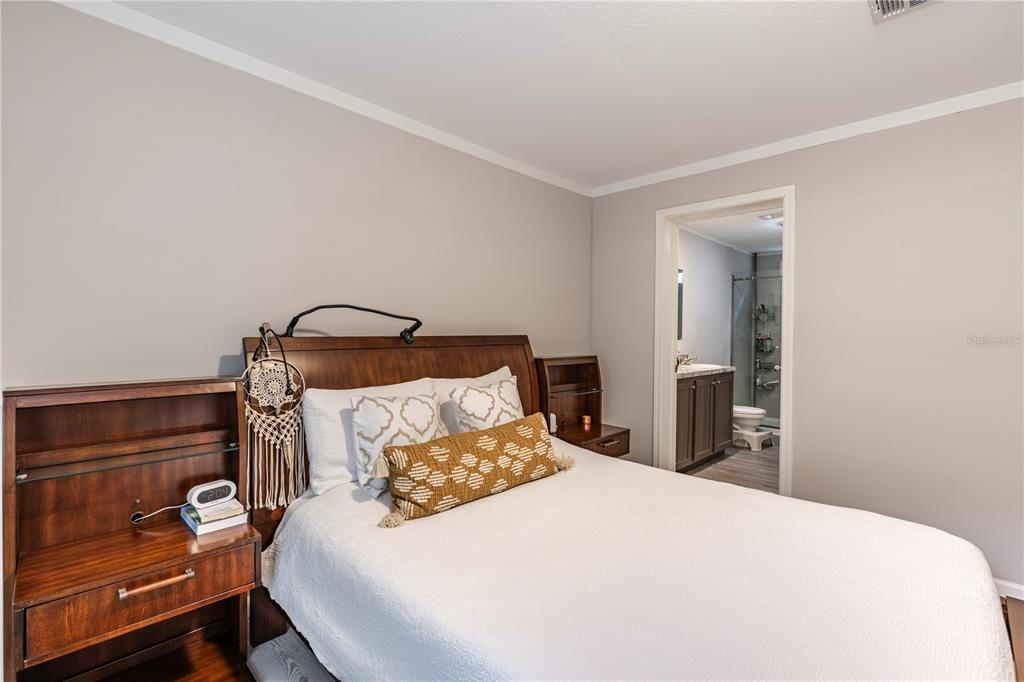 10135 North Em En El Grove Road Leesburg, FL 34788 - Photo 20 of 54 a bedroom with a bed and a mirror