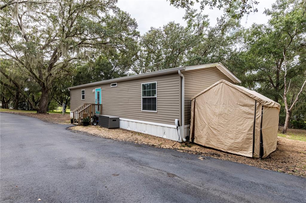 10135 North Em En El Grove Road Leesburg, FL 34788 - Photo 33 of 54 a view of a house with a patio