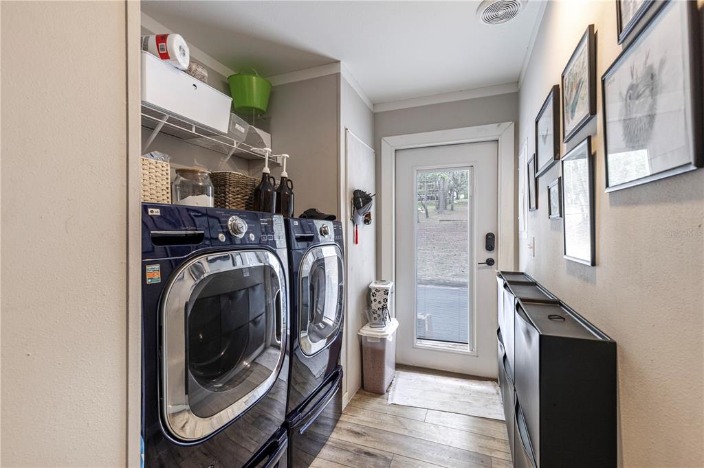 10135 North Em En El Grove Road Leesburg, FL 34788 - Photo 39 of 54 a utility room with dryer and washer