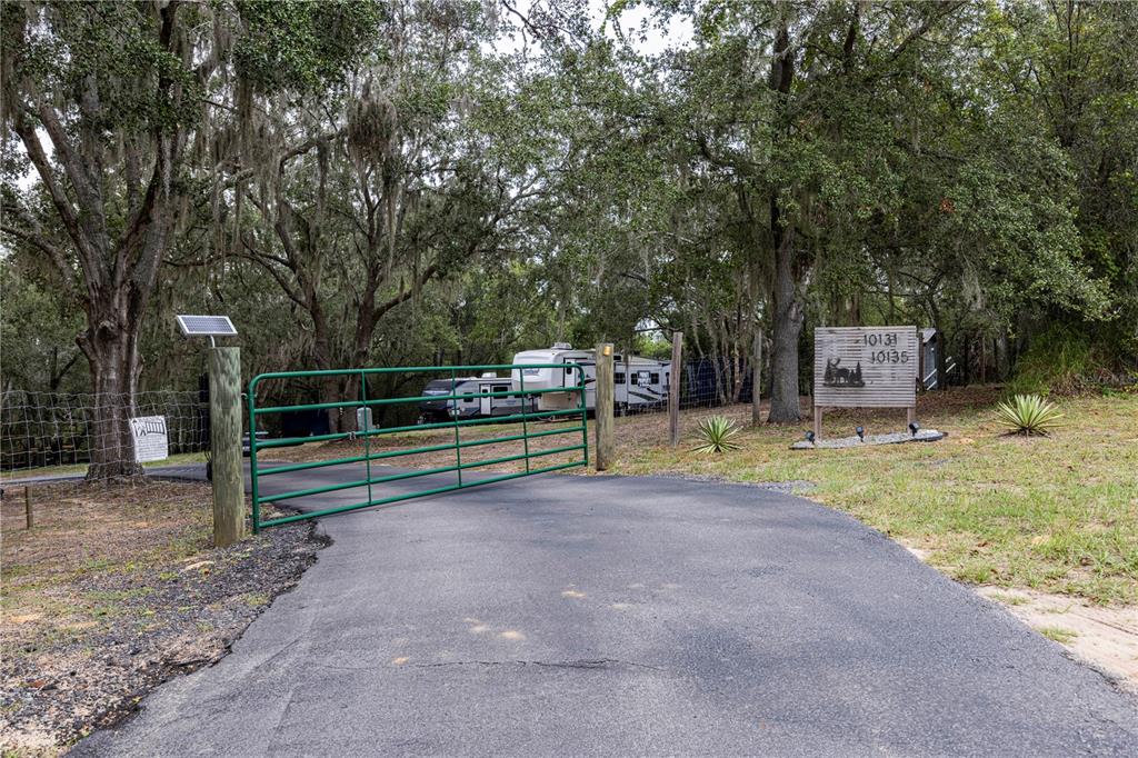 10135 North Em En El Grove Road Leesburg, FL 34788 - Photo 4 of 54 a view of a park with large trees