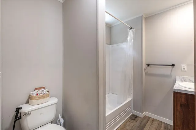 a view of a livingroom with furniture