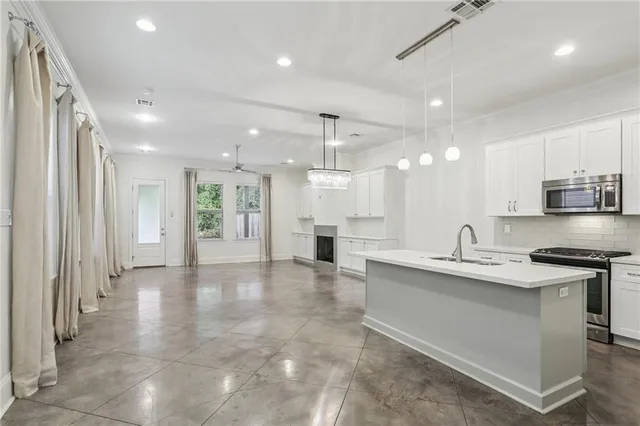 $470,000 | 404 North Labarre Road, Metairie, LA 70001