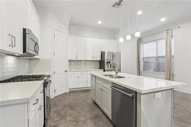 $470,000 | 404 North Labarre Road, Metairie, LA 70001