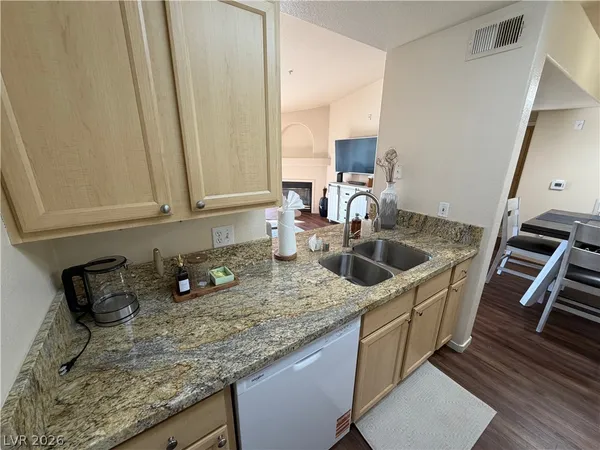 $1,600 | 950 Seven Hills Drive, Unit 227, Henderson, NV 89052