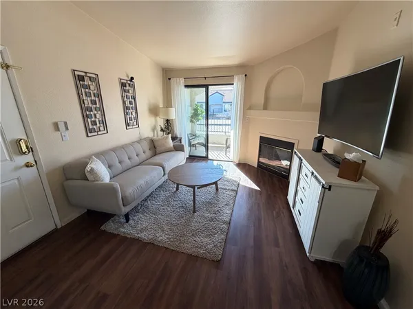 $1,600 | 950 Seven Hills Drive, Unit 227, Henderson, NV 89052