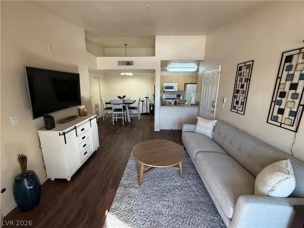 $1,600 | 950 Seven Hills Drive, Unit 227, Henderson, NV 89052