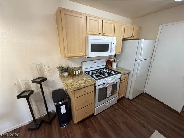 $1,600 | 950 Seven Hills Drive, Unit 227, Henderson, NV 89052