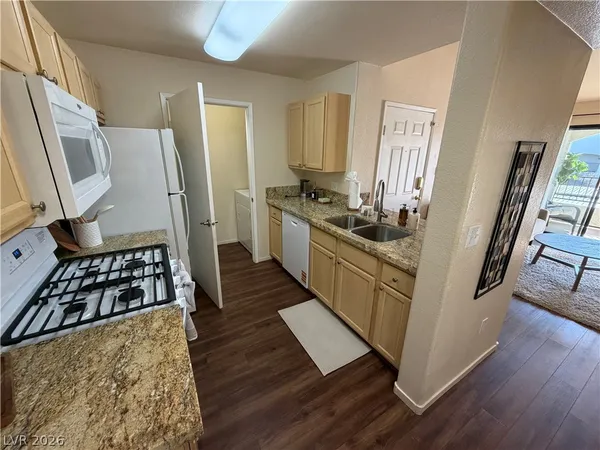 $1,600 | 950 Seven Hills Drive, Unit 227, Henderson, NV 89052