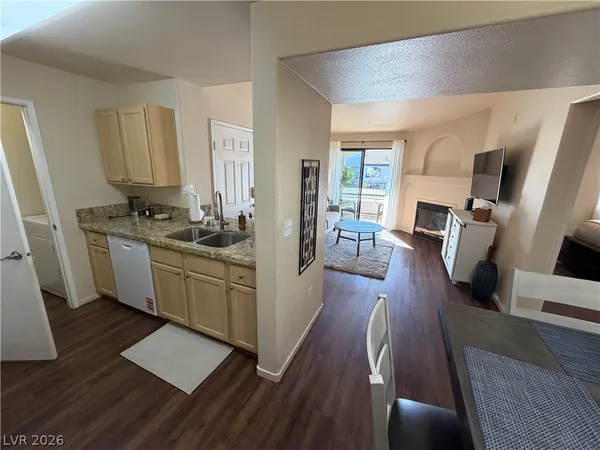 $1,600 | 950 Seven Hills Drive, Unit 227, Henderson, NV 89052