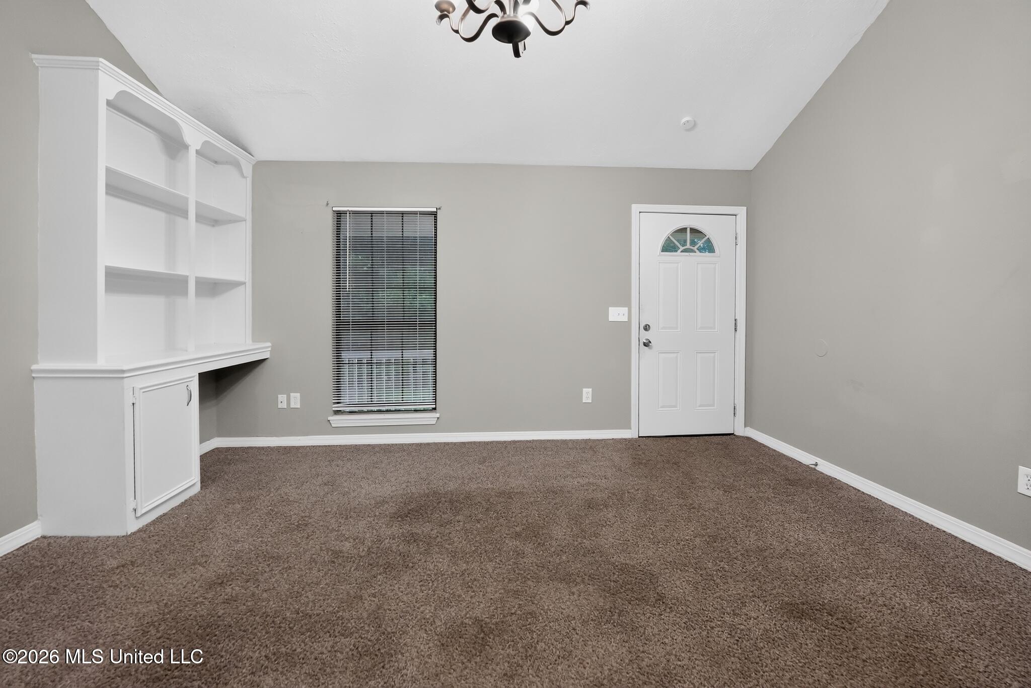 1407 Summit Avenue Jackson, MS 39212 - Photo 4 of 20 07_1407_Summit_Ave-Living_room-8401