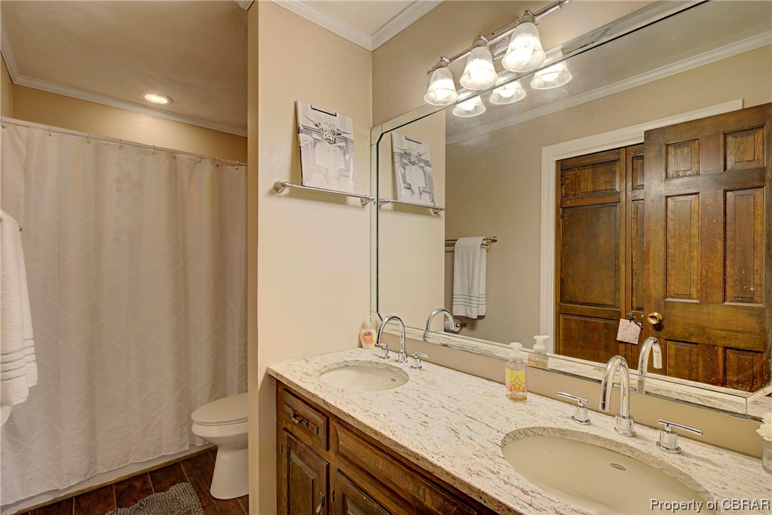 7670 Roaring Springs Road Gloucester, VA 23061 - Photo 19 of 31 Main level full Bathroom