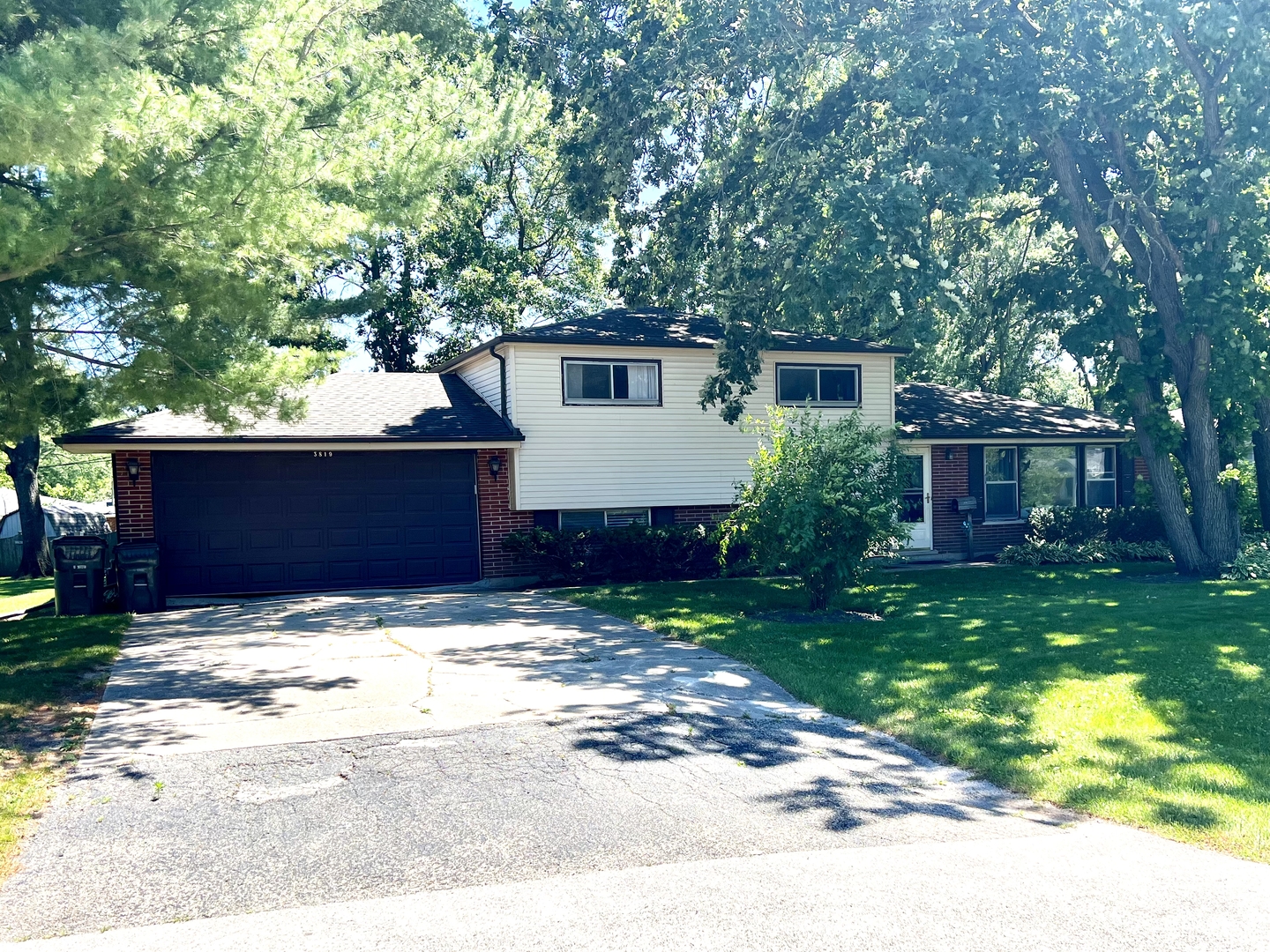 3819 Rugen Road Glenview, IL 60025 - Photo 24 of 24 a house view with a sitting space