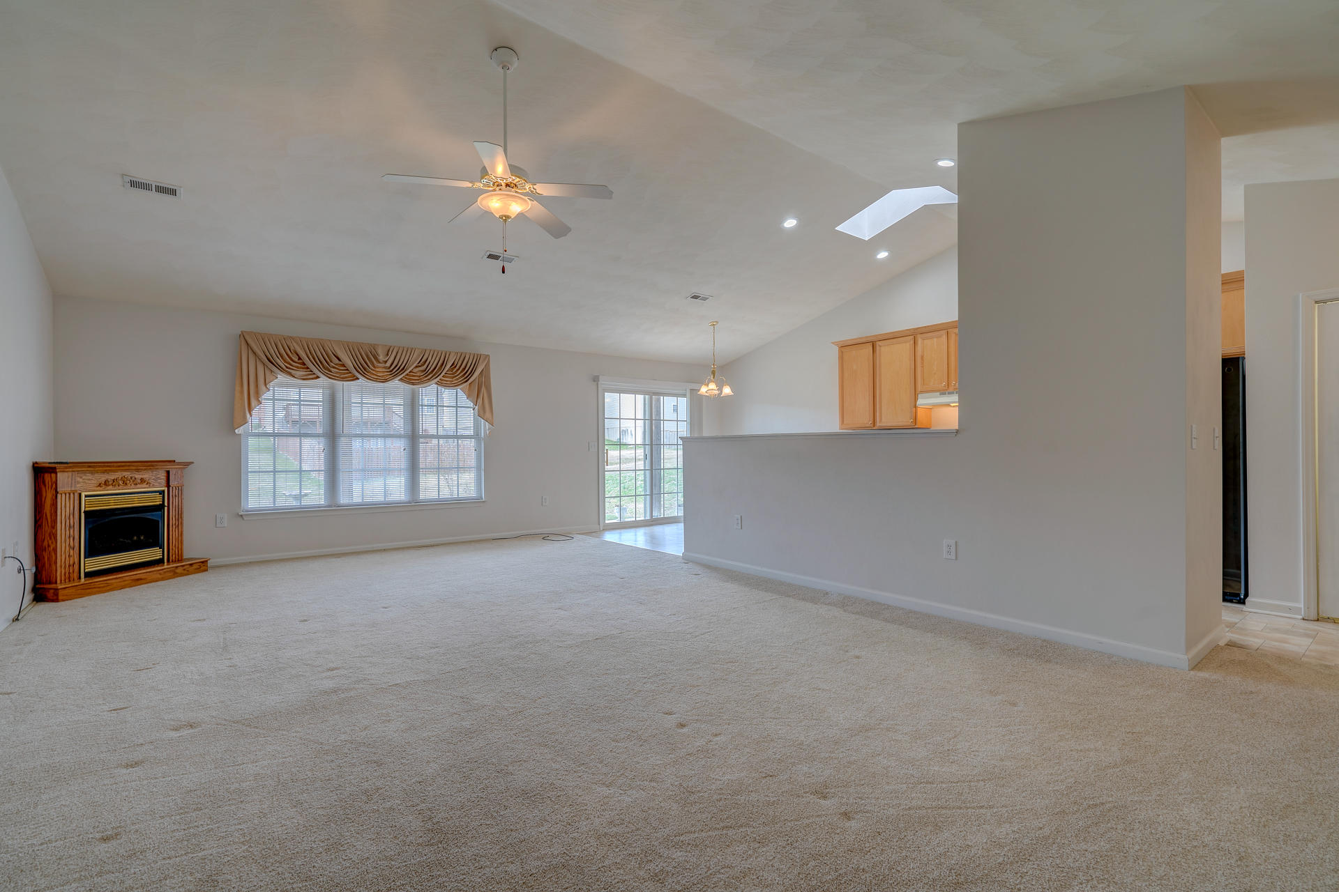 6814 Albert Road Roanoke, VA 24019 - Photo 4 of 29 DSC02714_5_6_7_8