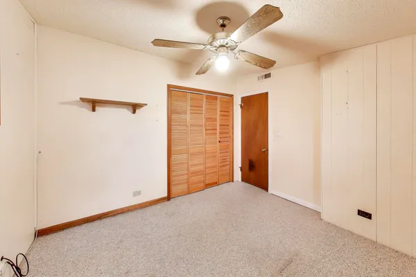 a view of a livingroom with a ceiling fan