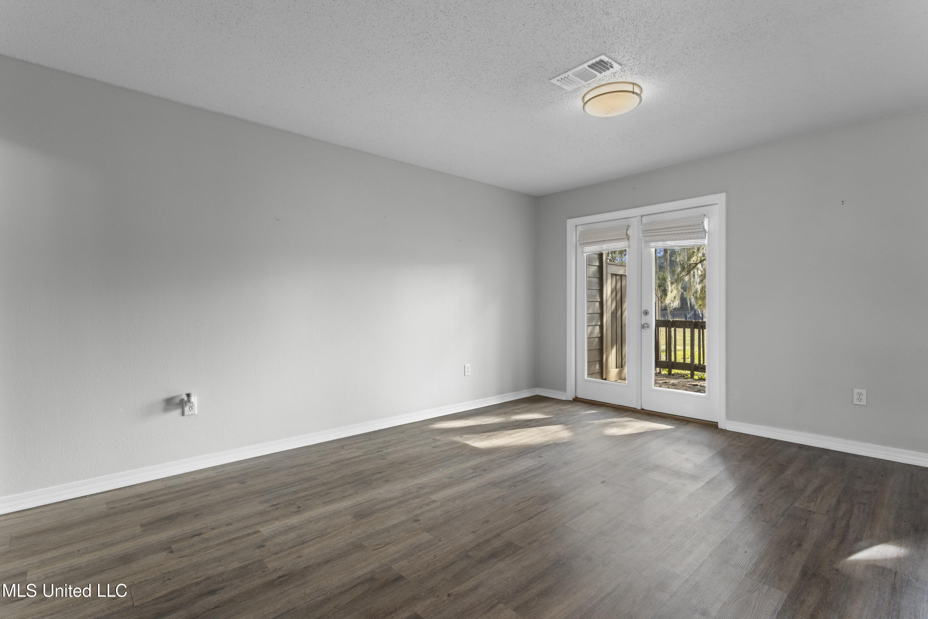 495 Old Popp's Ferry Road, Unit 5 Biloxi, MS 39531 - Photo 14 of 56 0015