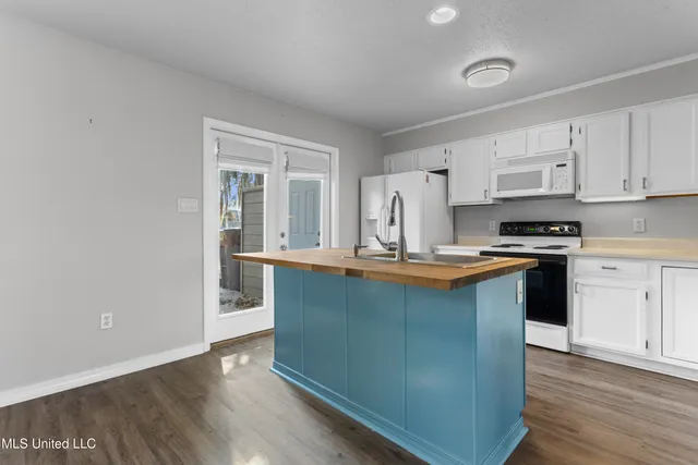 $235,000 | 495 Old Popp's Ferry Road, Unit 5, Biloxi, MS 39531